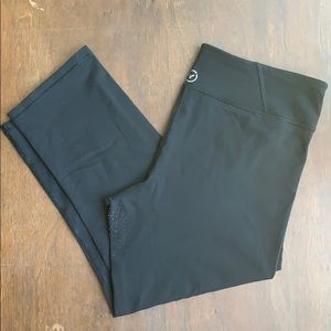 American Eagle Performance Capri Size Medium